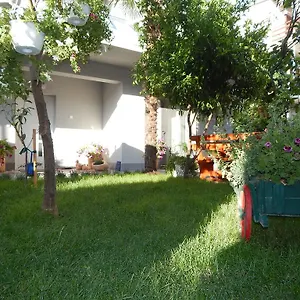 Apartman & Marinka, Zára